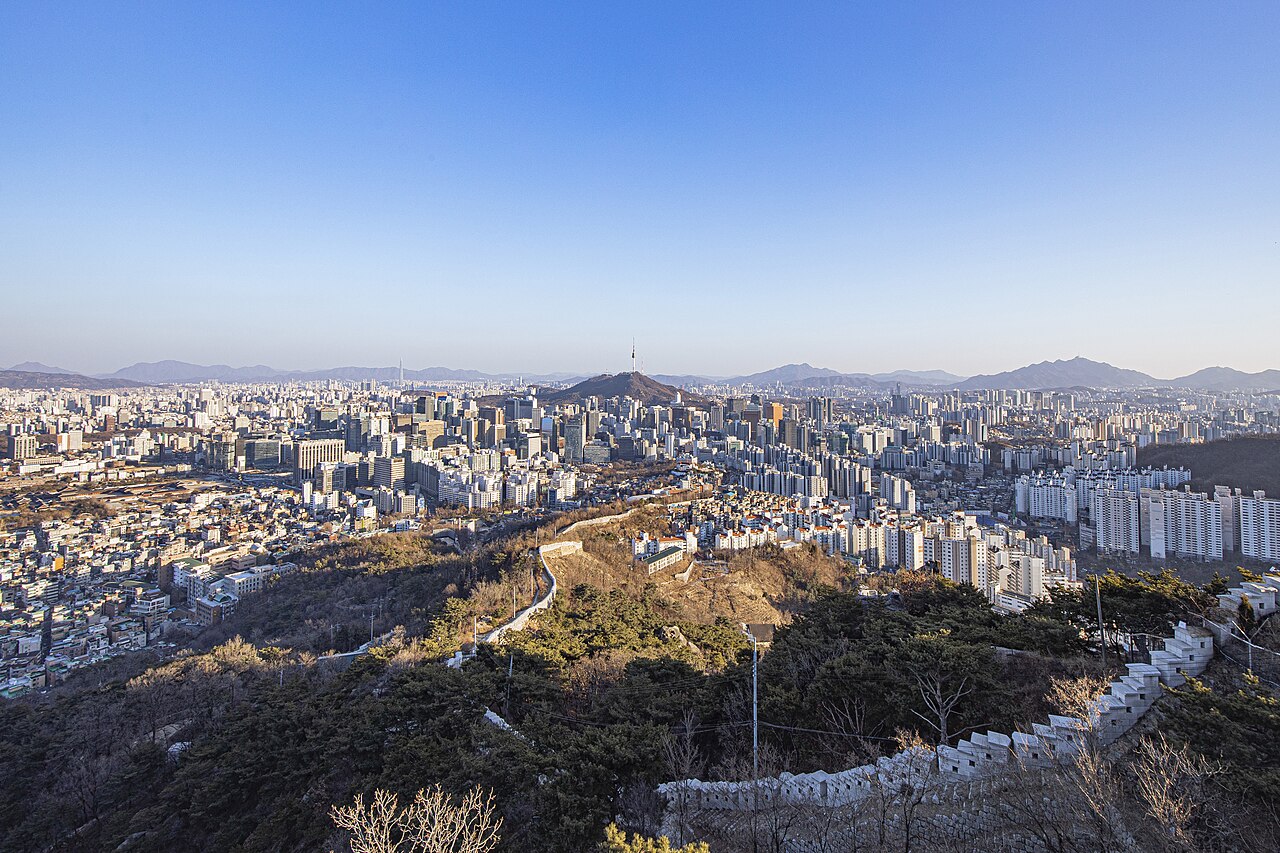 인왕산에서 본 한양도성과 도심